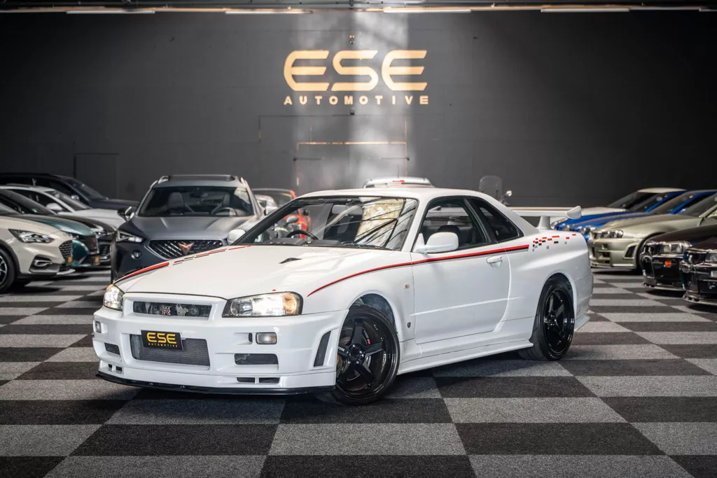 Nissan Skyline R34 GTR V-spec II QM1 White
